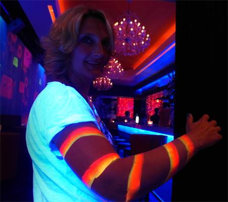 NEON-Blacklight-Painting-Bodypainting-Service (12)